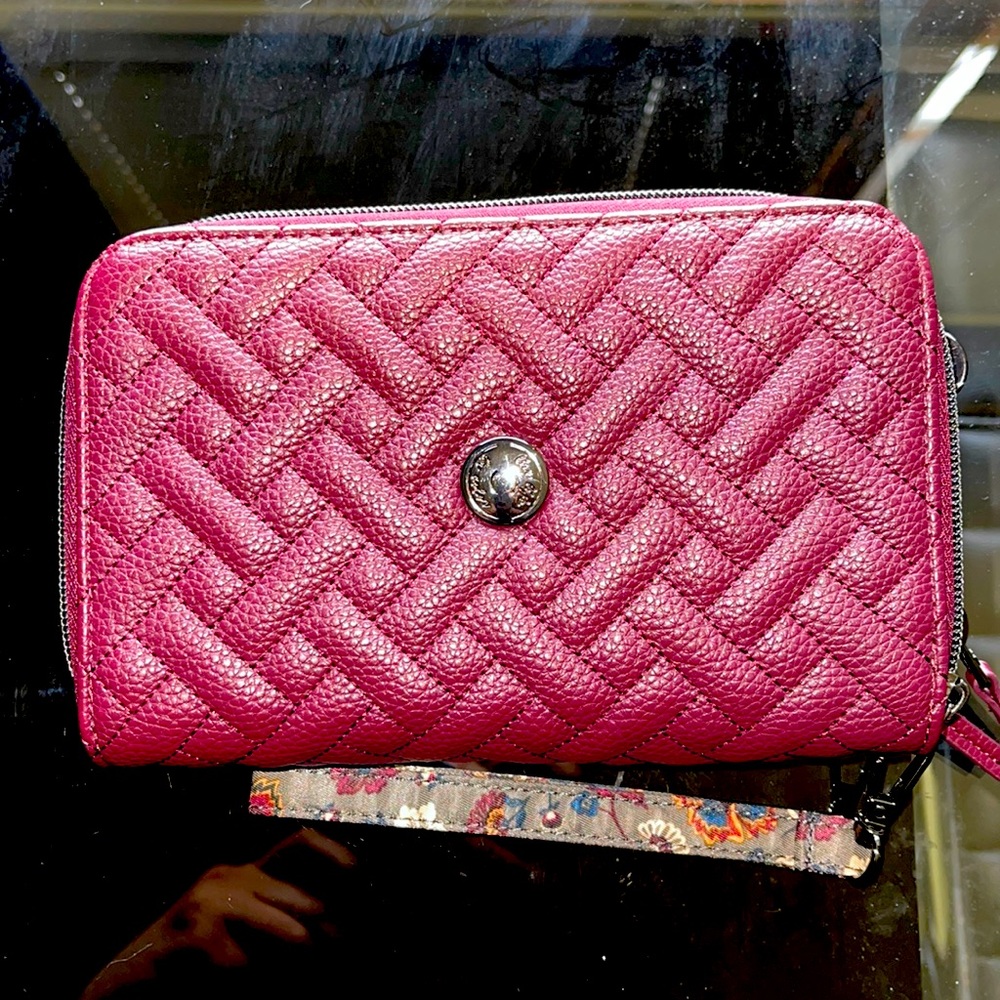 LUG VL Quickstep wallet with matching wrist strap! 🌺